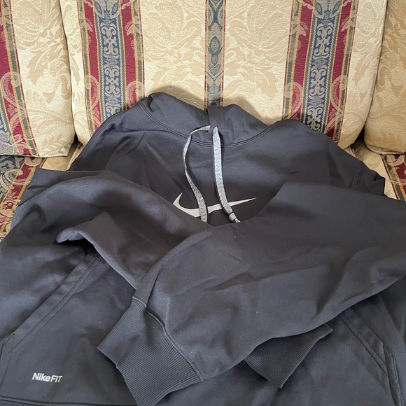 Nike Fit black hoodie with front pockets - Picture 8 of 8